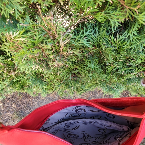 B.lush red bag - Picture 3 of 5